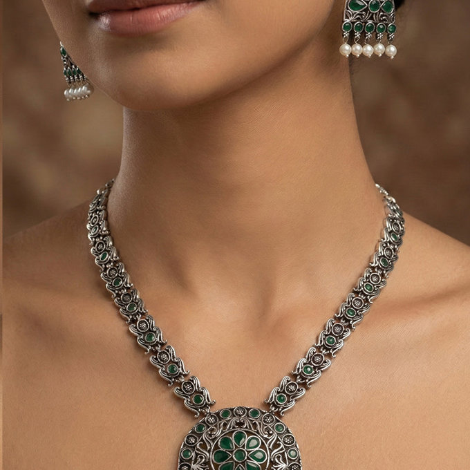Doyel Necklace Set
