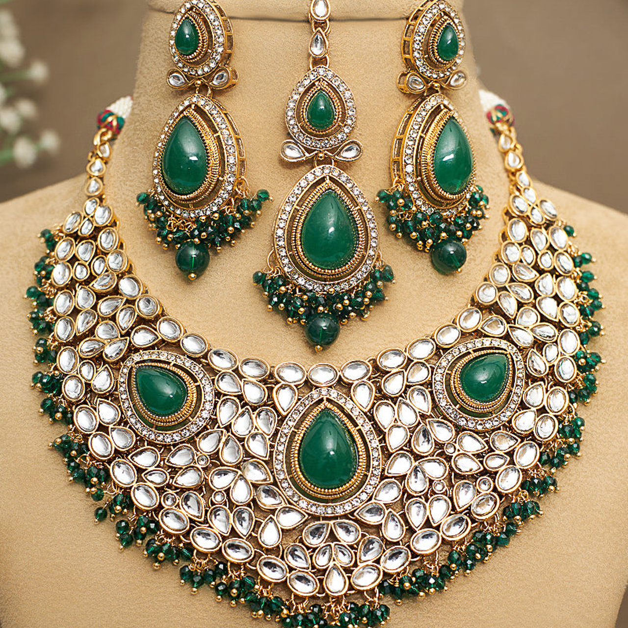 Askini Necklace Set