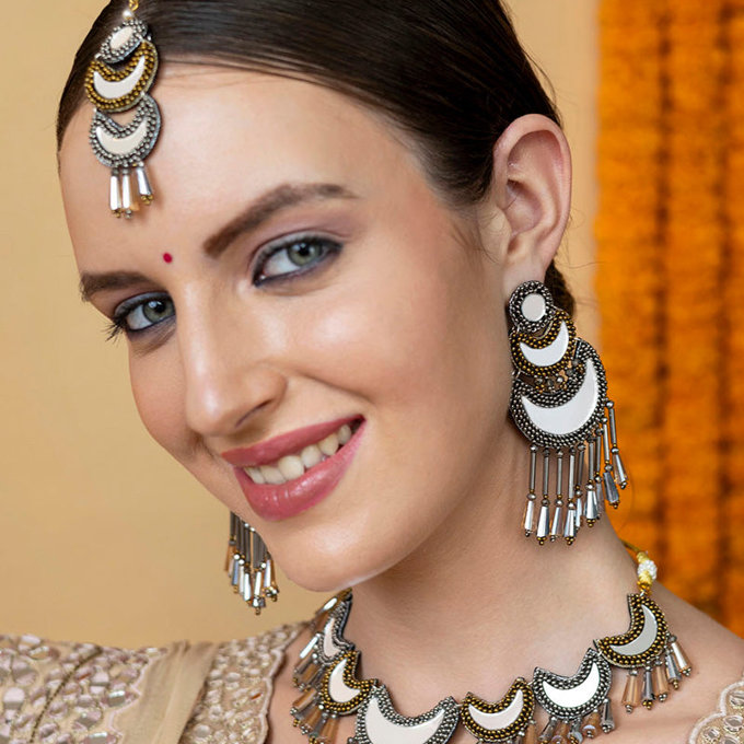 Kanika Necklace Set with Earring and Mangtika